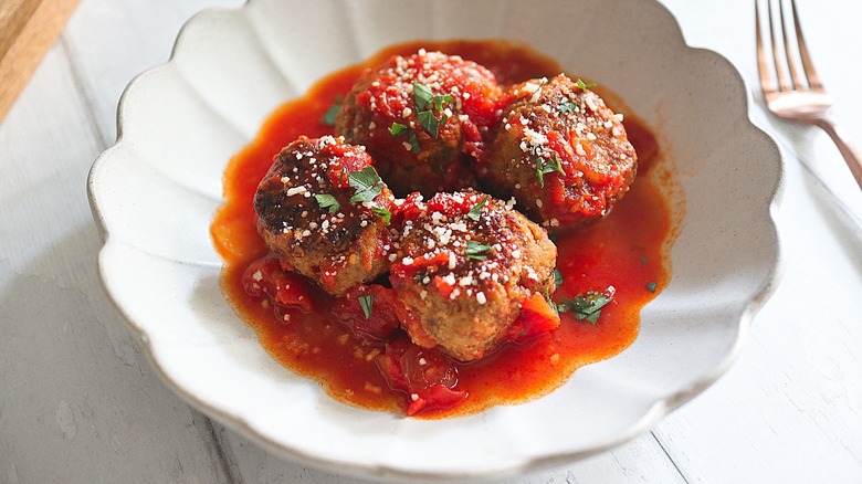 Meatballs in tomato sauce