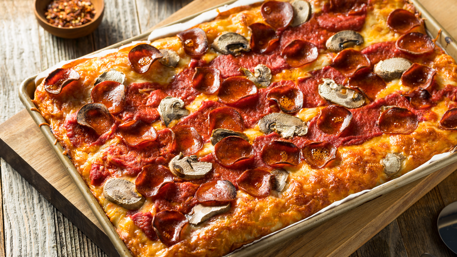 14 Iconic Restaurant Dishes You Need To Try In The Midwest