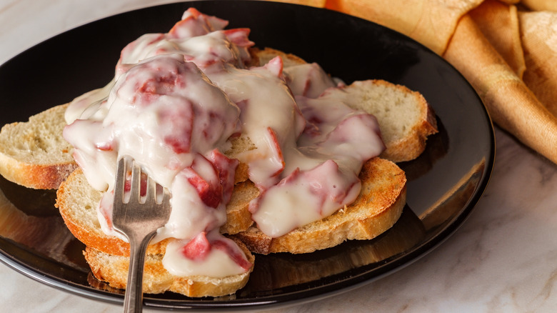 Chipped beef on toast