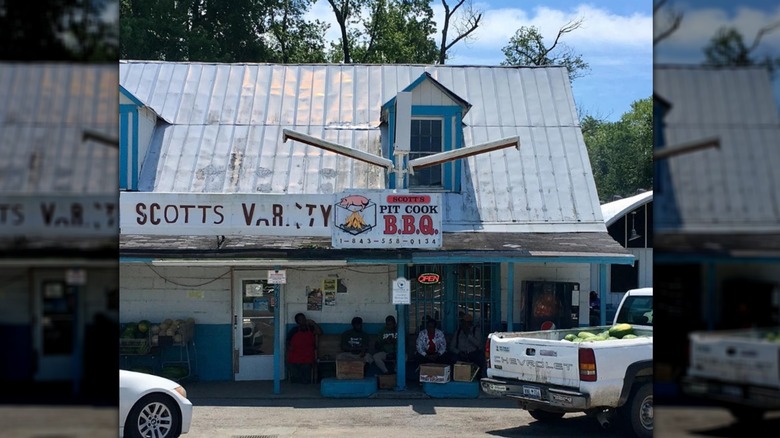 Exterior of Scott's Bar-B-Cue in Hemingway, South Carolina