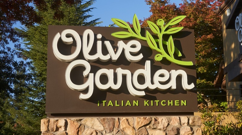 Olive Garden logo on restaurant sign