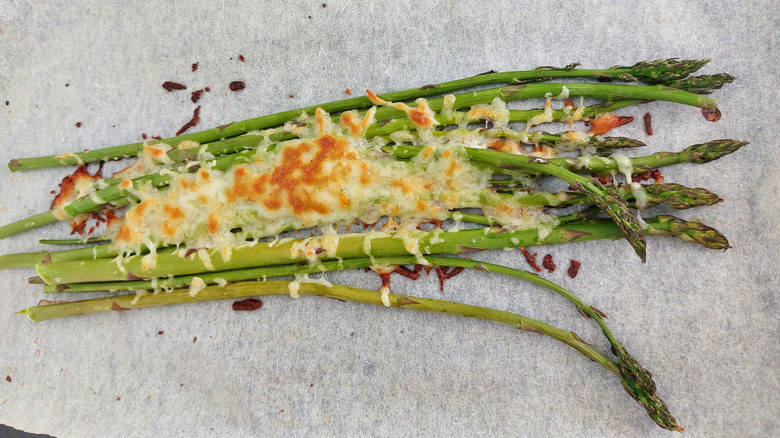 baked asparagus with cheese