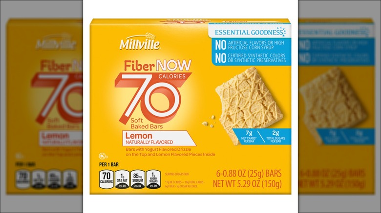 Pack of lemon-flavored fiber bars against white background.