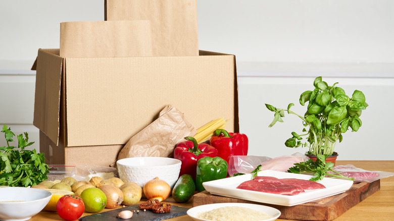 meal delivery service kit vegetables meat