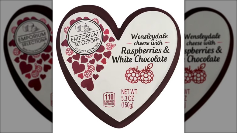 Heart-shaped cheese in Raspberry & White Chocolate flavor