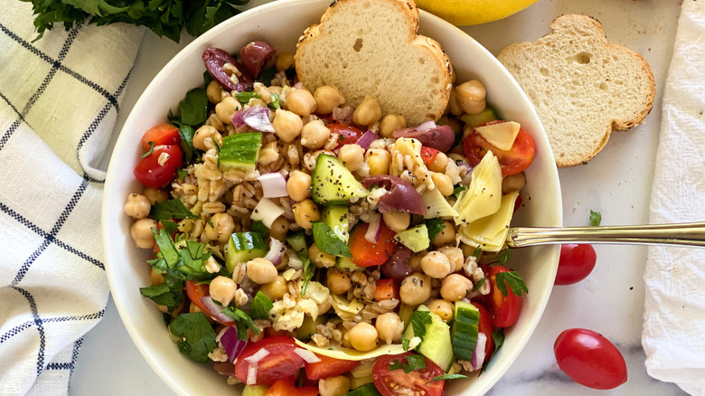 15 Minute Greek Farro Salad Recipe