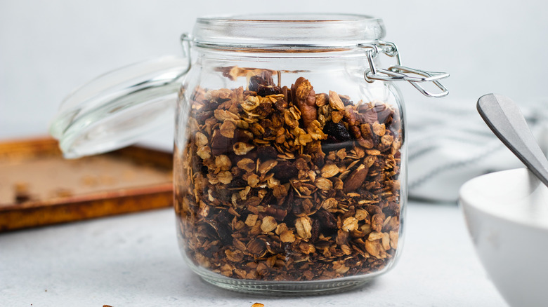 15-Minute Homemade Granola Recipe