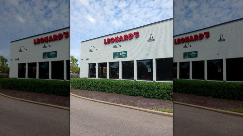 Exterior of Leonard's Pit Barbecue