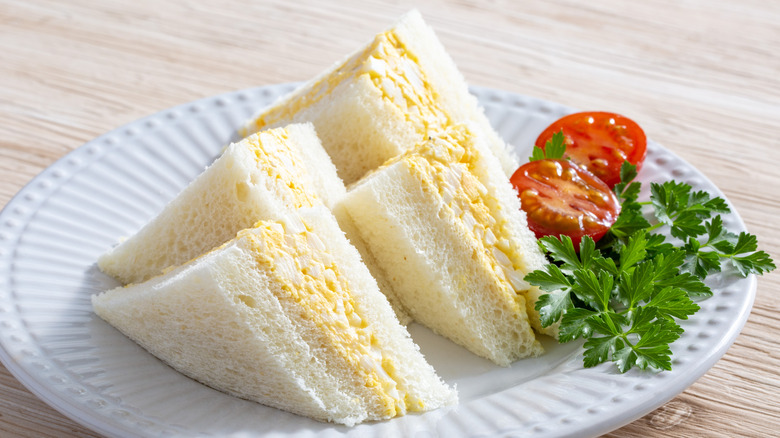 Egg salad sandwich