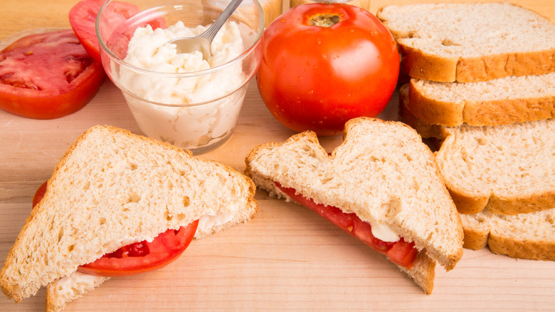 Southern tomato sandwich
