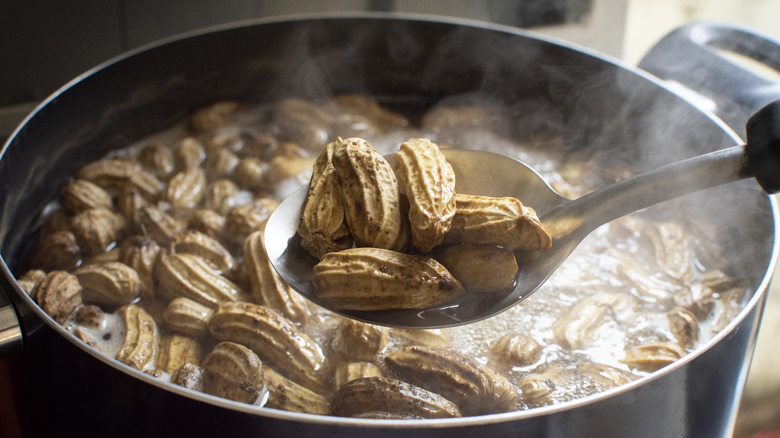 A pot of boiled peanuts