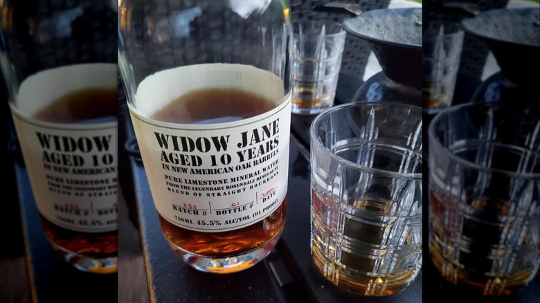 Bottle and glass of Widown Jane 10-year-old