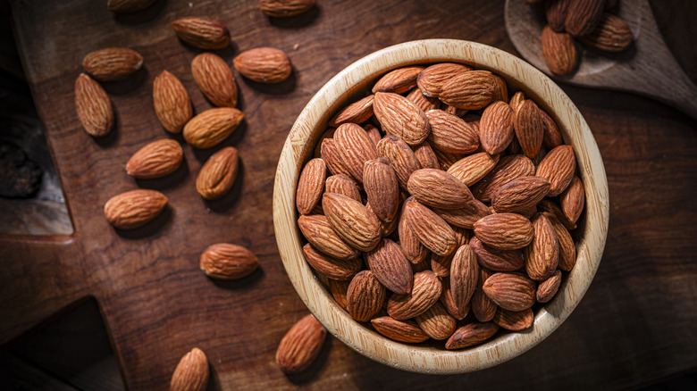 A bowl of almonds