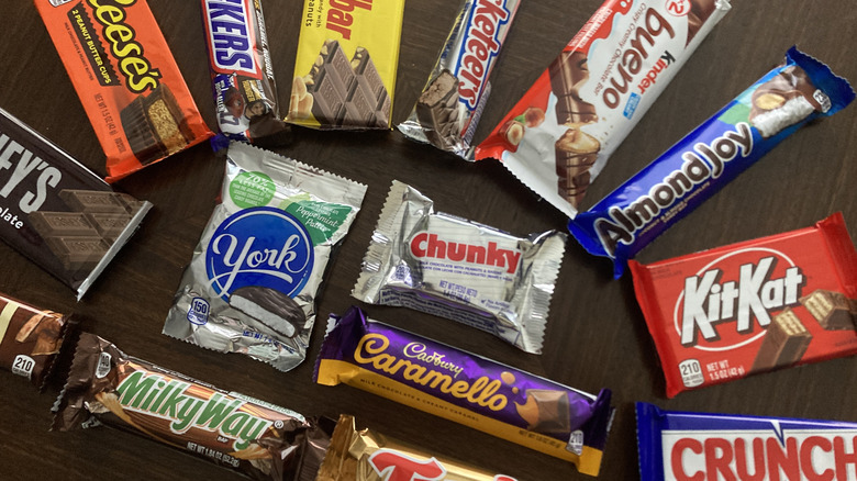 Candy bars arranged in half circle