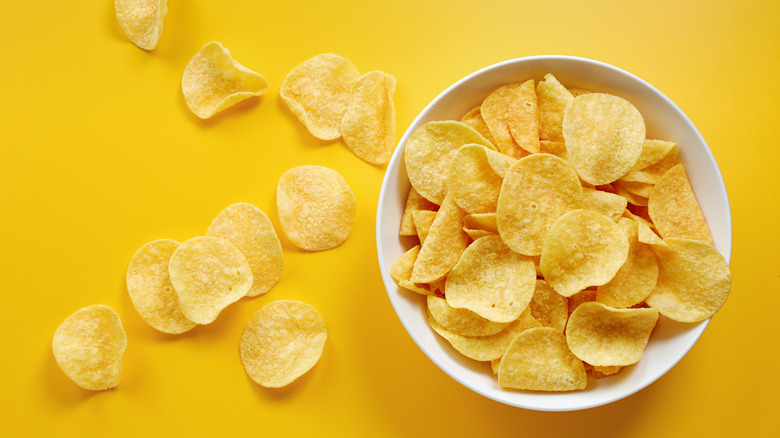 potato chips bowl