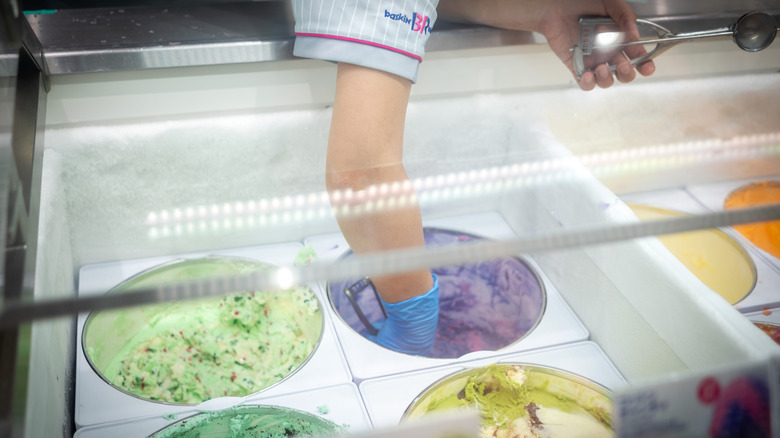 server scooping Baskin Robbins ice cream