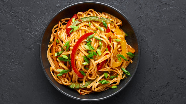 Bowl of noodles with vegetables 