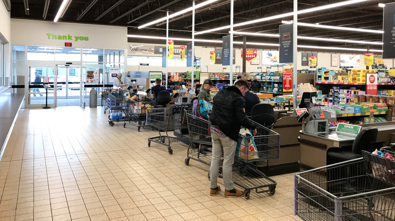 Aldi grocery store checkout