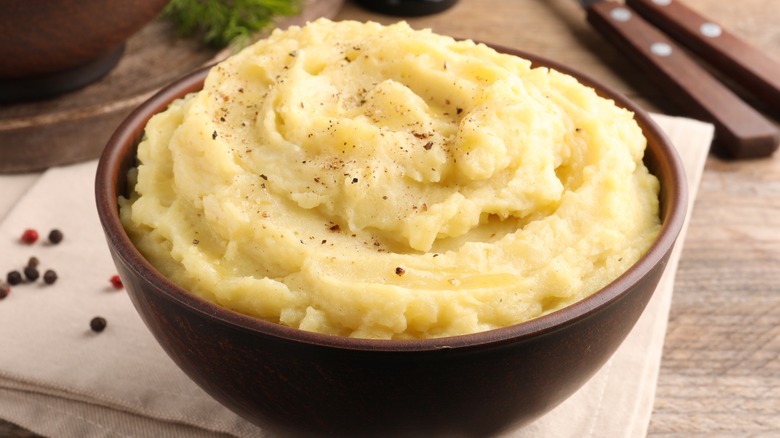 Mashed potatoes in brown bowl