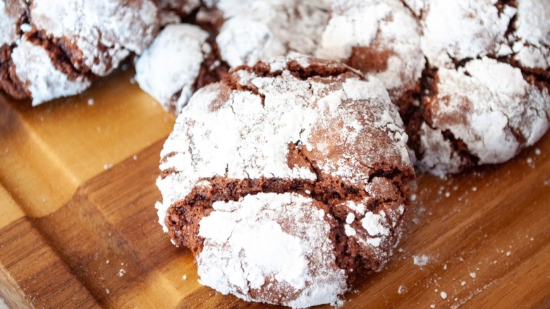Easy Chocolate Crinkle Cookies