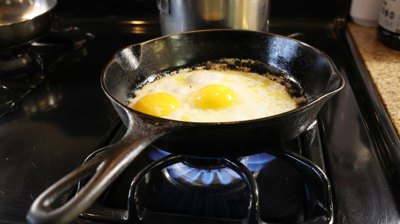 Eggs in cast iron pan