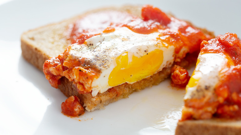 shakshuka, cooked egg on toast