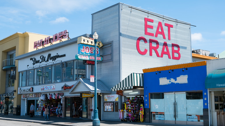 Joe's Crab Shack signage