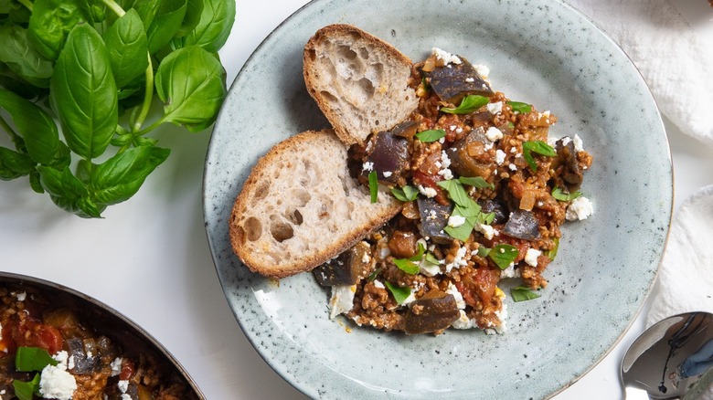 Lamb/eggplant stew with bread