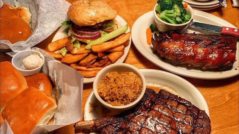 plates of food from Texas Roadhouse