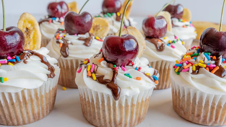 Banana split cupcakes