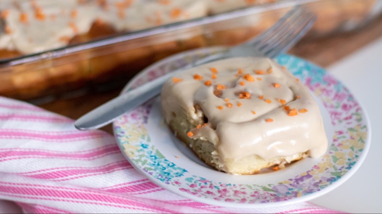 Carrot cake cinnamon roll patterened plate