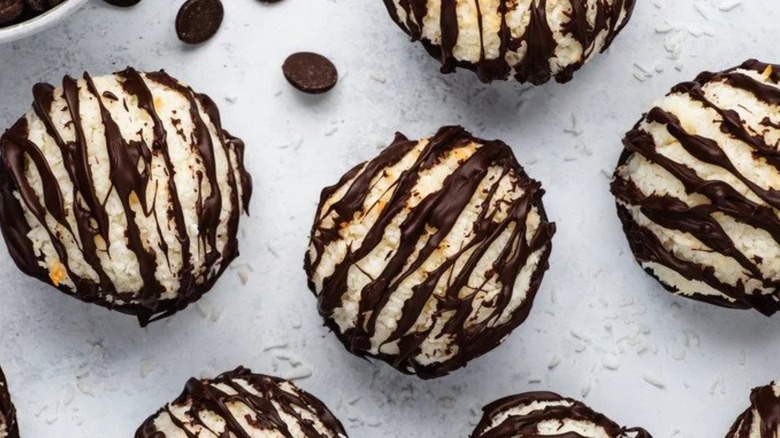 chocolate-drizzled coconut macaroons