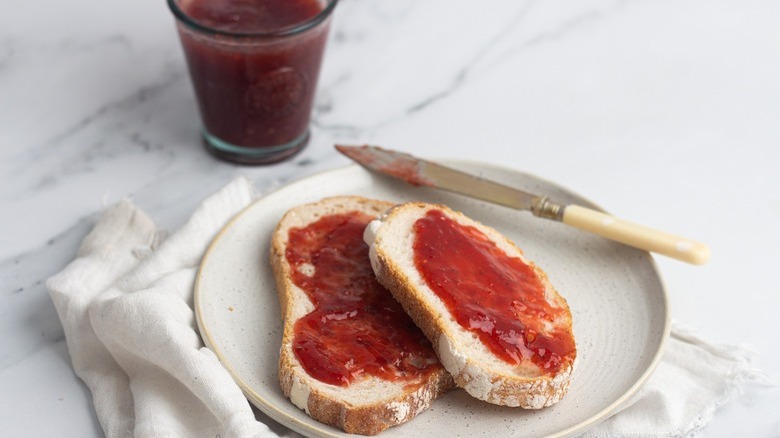strawberry jam on white bread