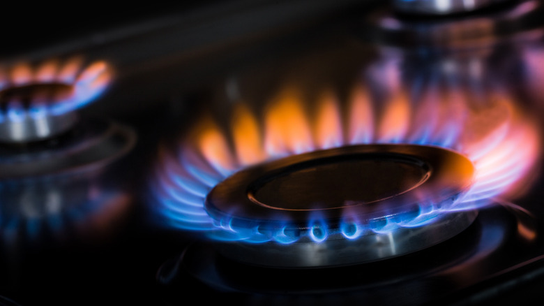 Gas burner with orange and blue flame