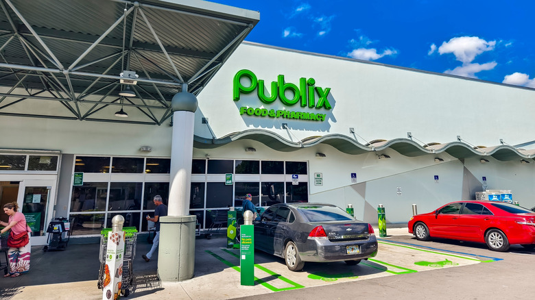 Publix storefront during daytime