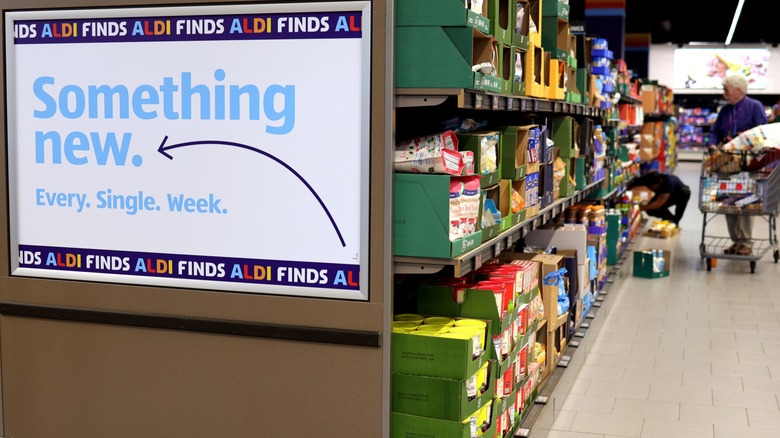 signage advertising aldi finds in grocery store