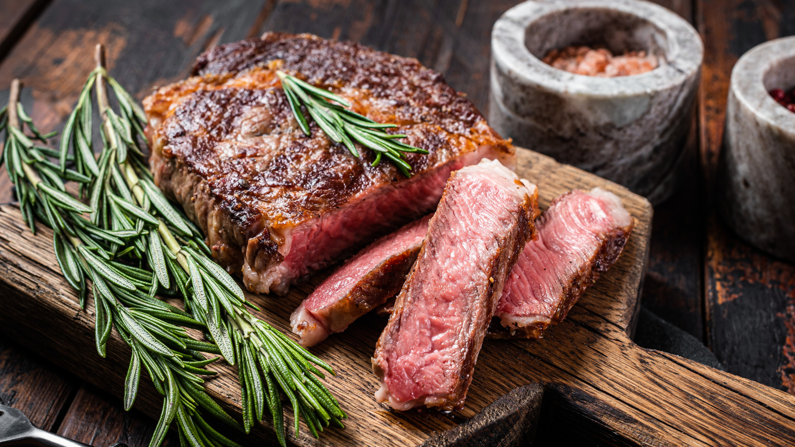 <a href="https://www.mashed.com/2199487/buying-tip-best-ribeye-steak-grocery-stores/" target="_blank">4 Tips For Buying The Best Ribeye Steak At Grocery Stores</a>