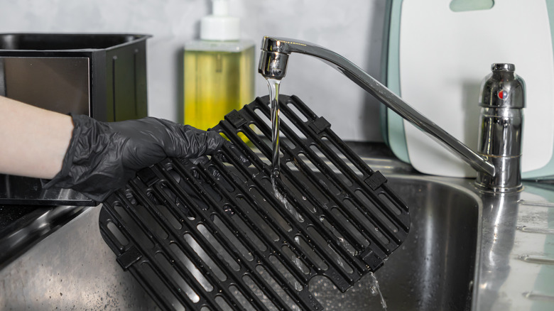 Washing an air fryer grate