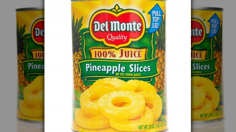 Canned pineapple in 100% juice