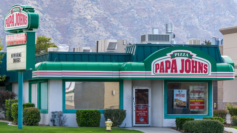 Exterior of Papa John's pizza location