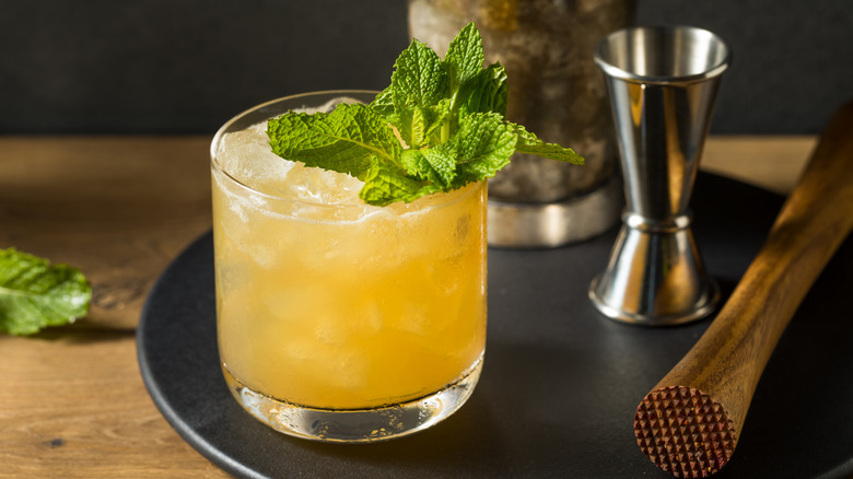 Whiskey Smash cocktail