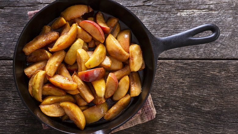 Sauteed apples cast iron skillet