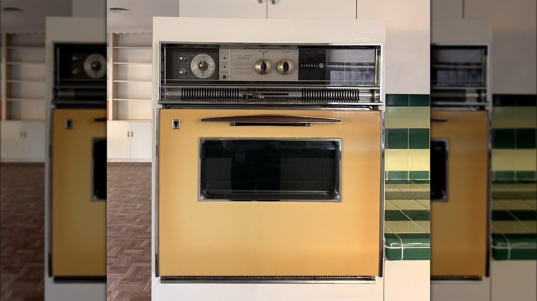 Light yellow wall oven of the 1960s