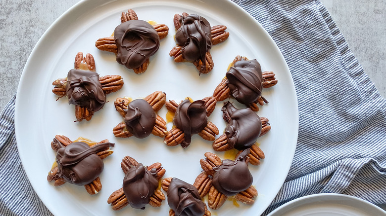 5 ingredient caramel turtles