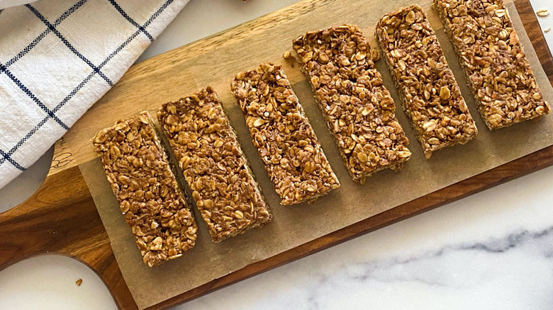 Finished chewy granola bars