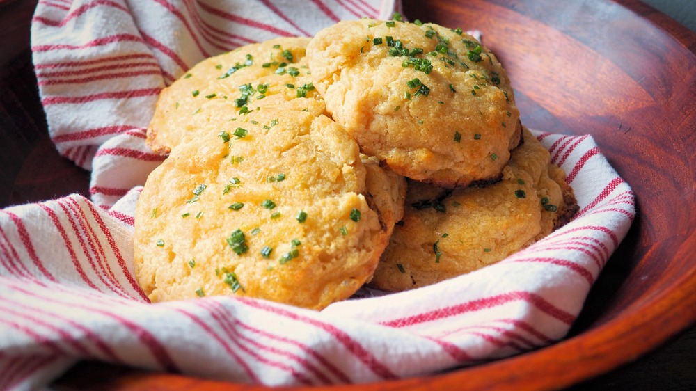 5-Ingredient Garlic Cheddar Biscuits Recipe