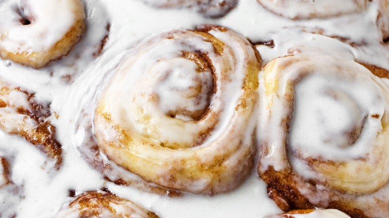 5-ingredient cinnamon rolls in dish 