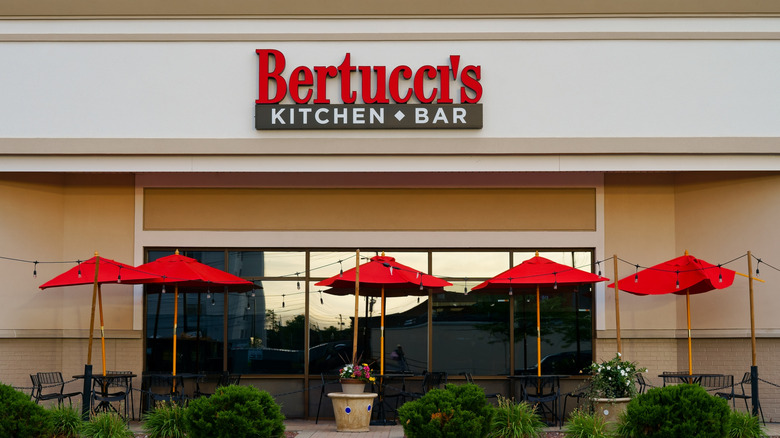 Bertucci's restaurant storefront