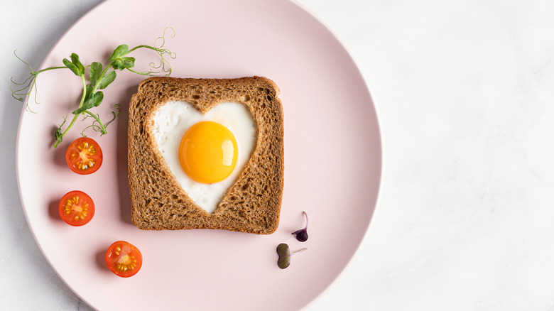 breakfast fried egg in toast