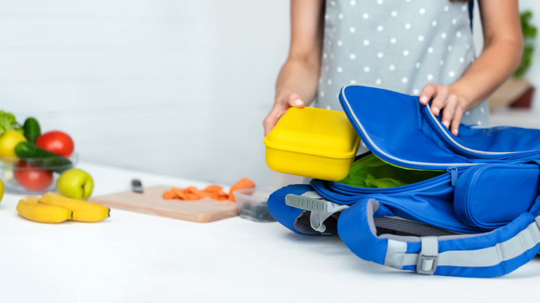 packing a kids lunch box